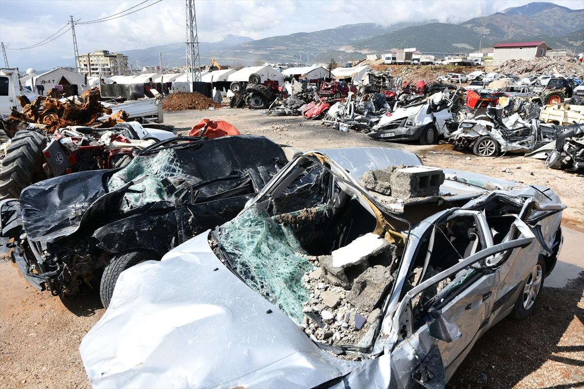 Deprem felaketinde 44'üncü gün! Gaziantep'te enkazdan çıkarılan araçlar toplandı