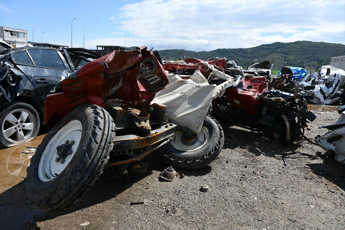 Deprem felaketinde 44'üncü gün! Gaziantep'te enkazdan çıkarılan araçlar toplandı