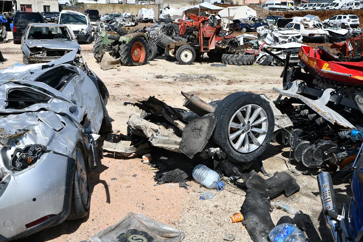 Deprem felaketinde 44'üncü gün! Gaziantep'te enkazdan çıkarılan araçlar toplandı