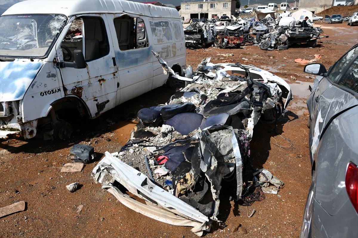 Deprem felaketinde 44'üncü gün! Gaziantep'te enkazdan çıkarılan araçlar toplandı