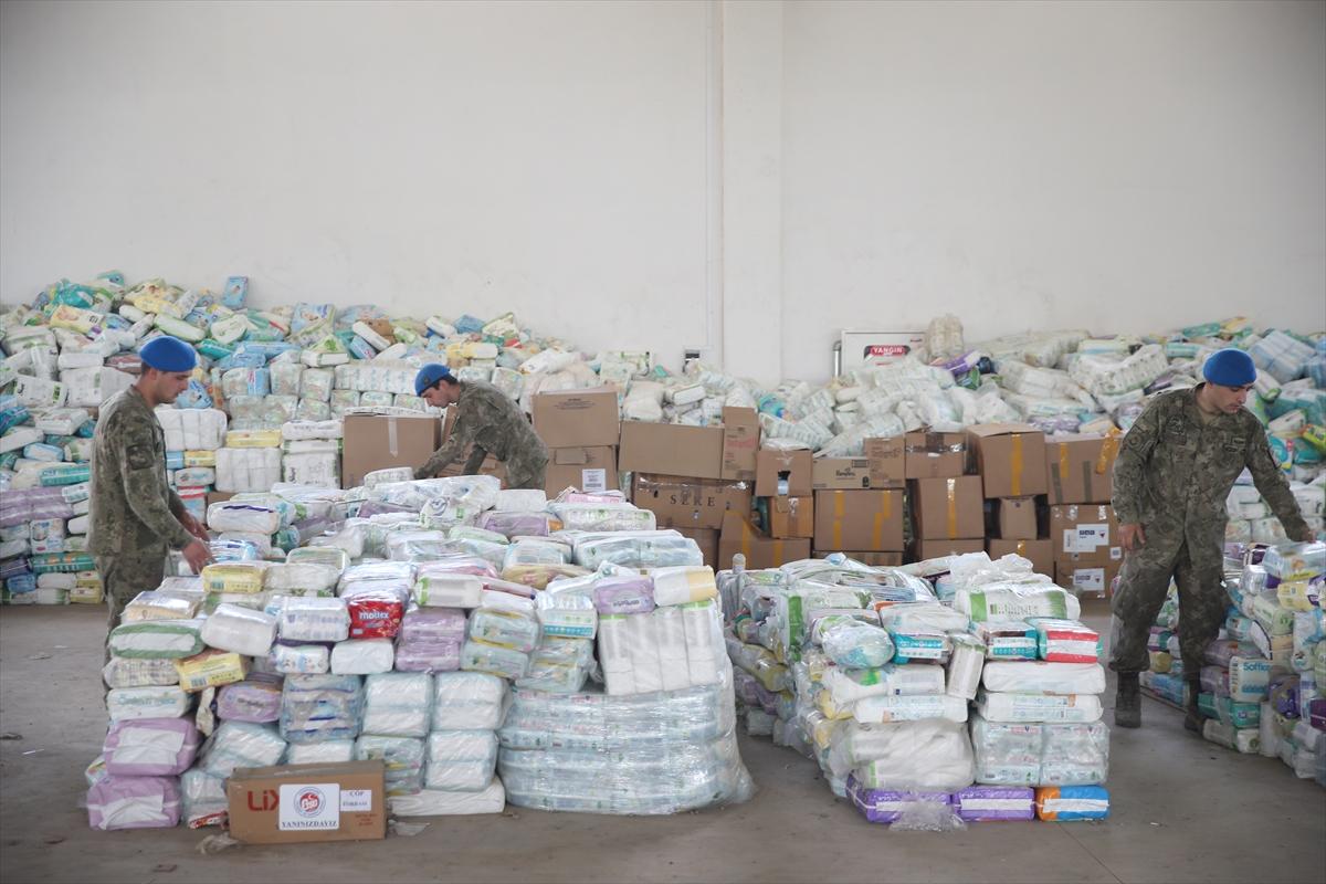 Mavi bereliler depremzedeleri Ramazan'da da bırakmıyor