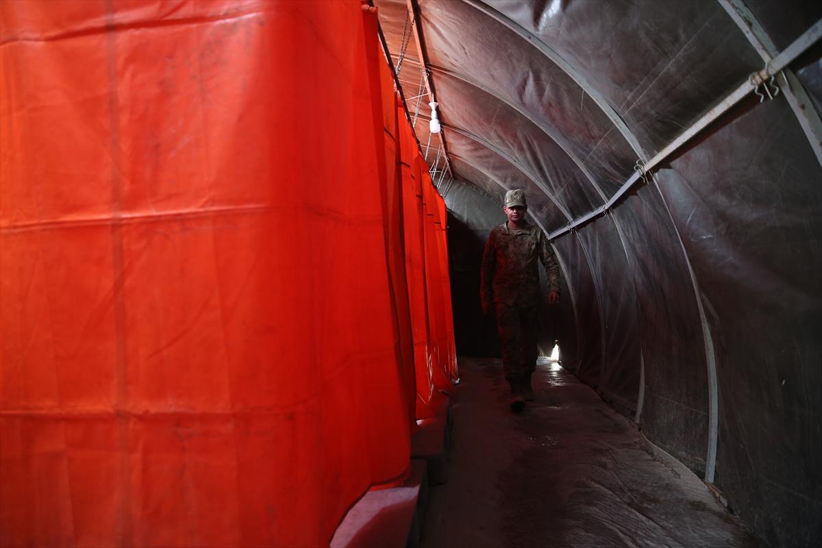 Mavi bereliler depremzedeleri Ramazan'da da bırakmıyor