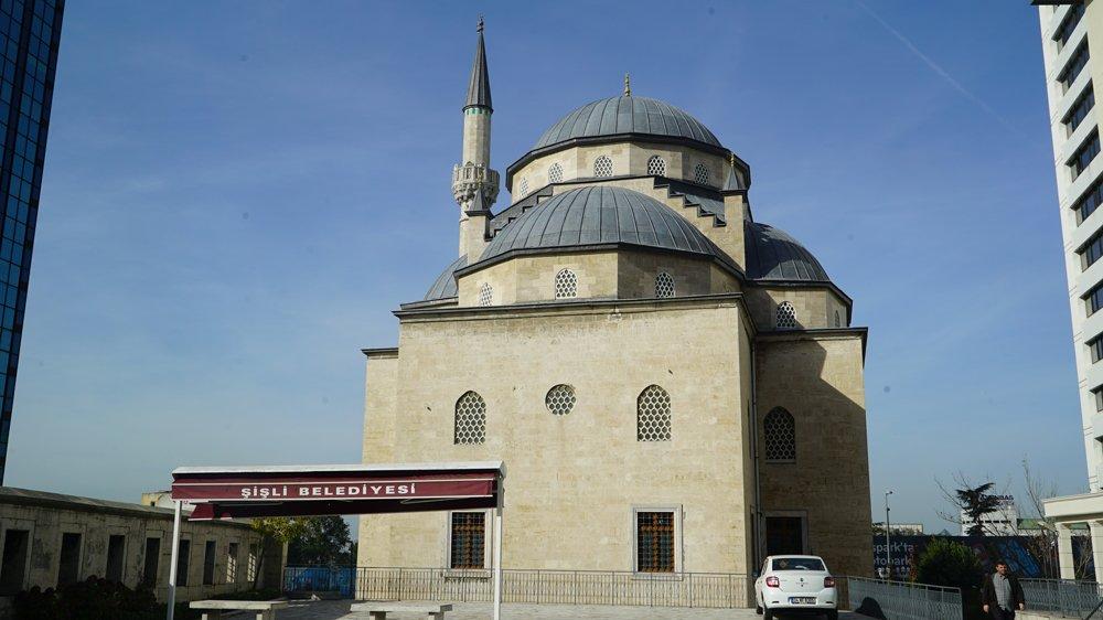 İsmini kadınlardan alan camiler