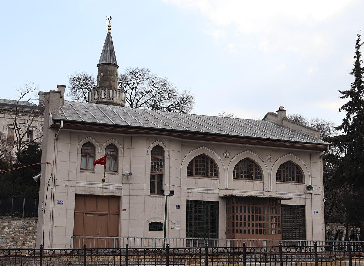 İsmini kadınlardan alan camiler