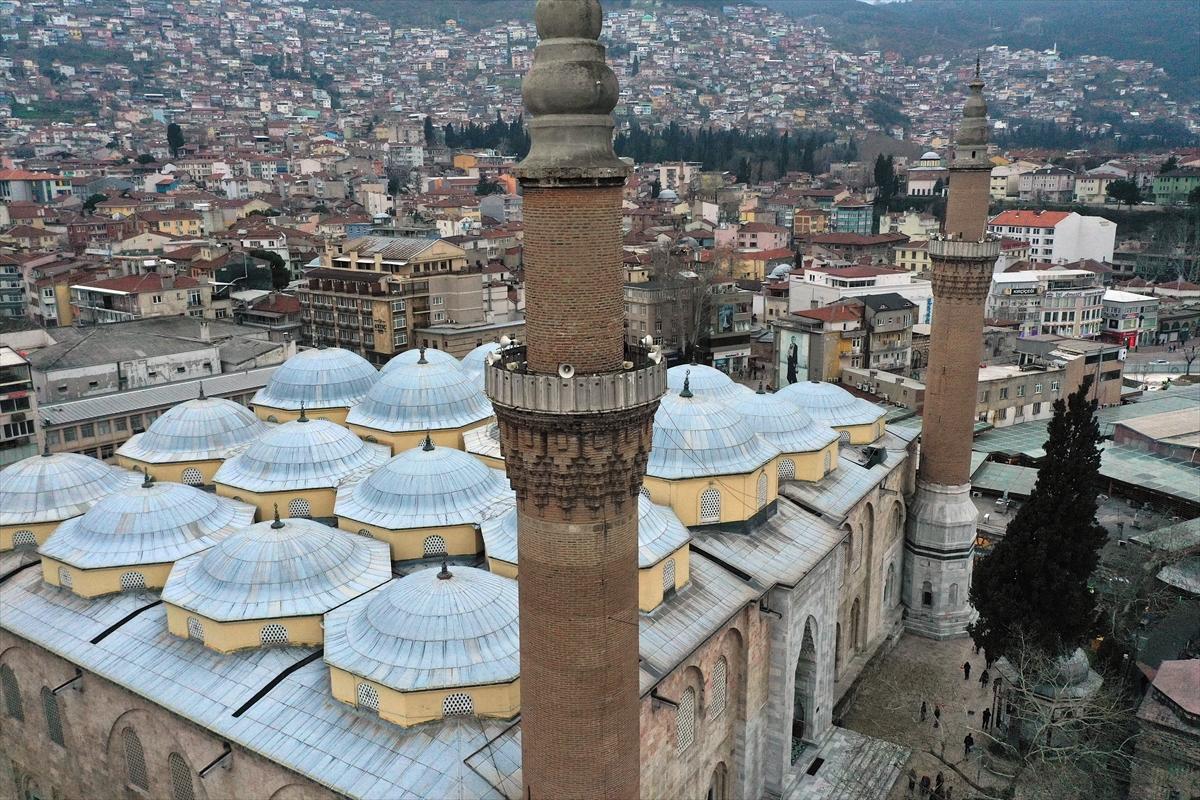 Ulu Camii'nin mahyası asıldı: 'Ramazan biz olmaktır'