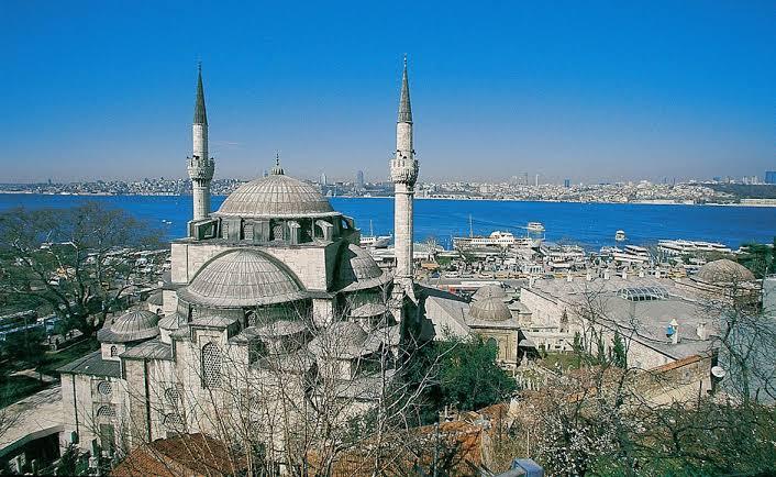 İsmini kadınlardan alan camiler