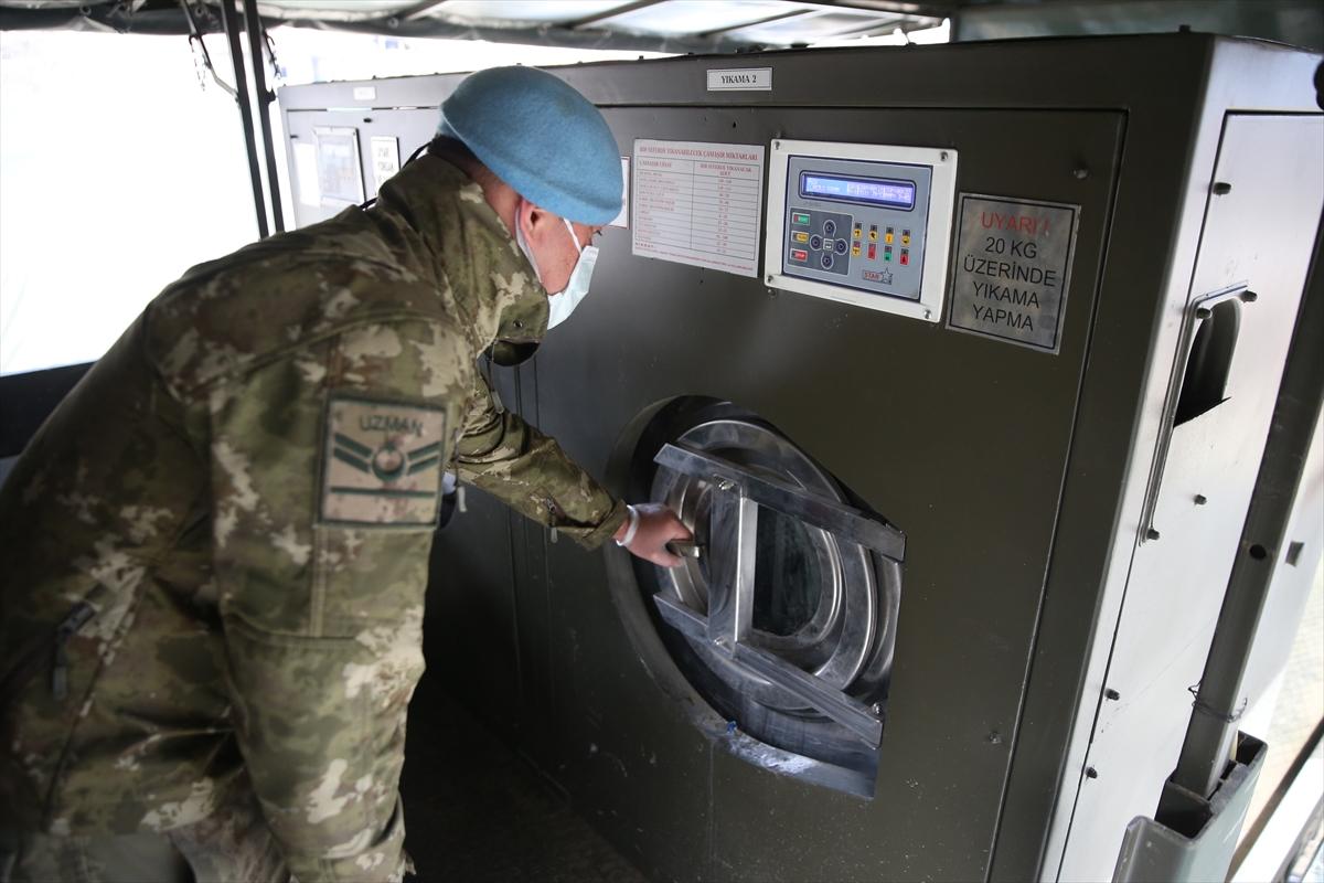 Mavi bereliler depremzedeleri Ramazan'da da bırakmıyor