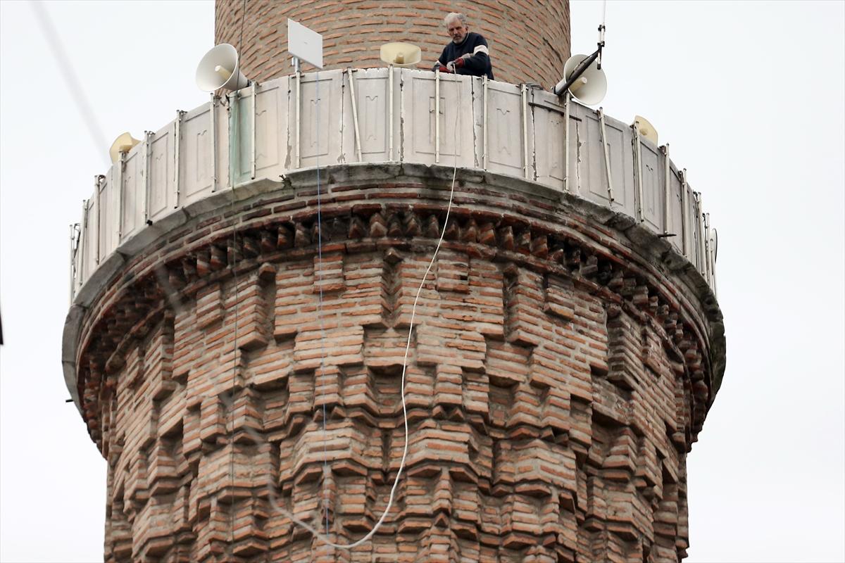 Ulu Camii'nin mahyası asıldı: 'Ramazan biz olmaktır'