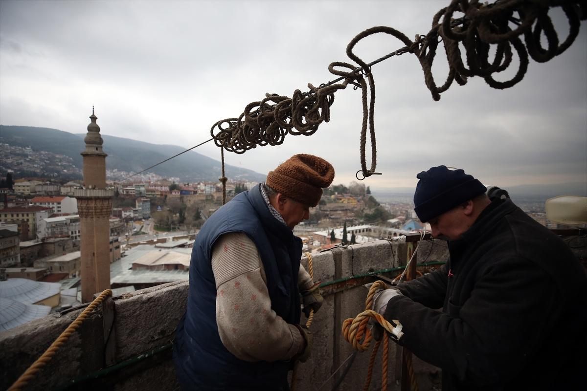 Ulu Camii'nin mahyası asıldı: 'Ramazan biz olmaktır'