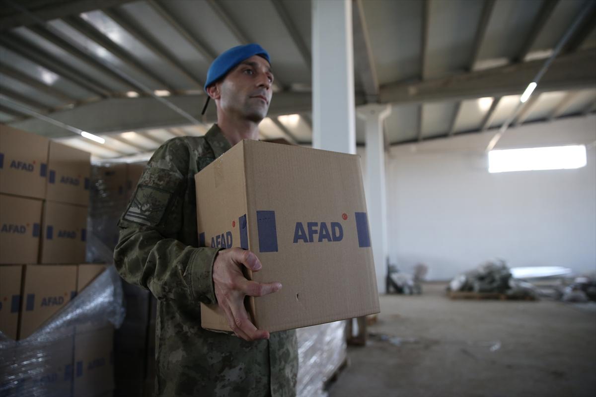 Mavi bereliler depremzedeleri Ramazan'da da bırakmıyor