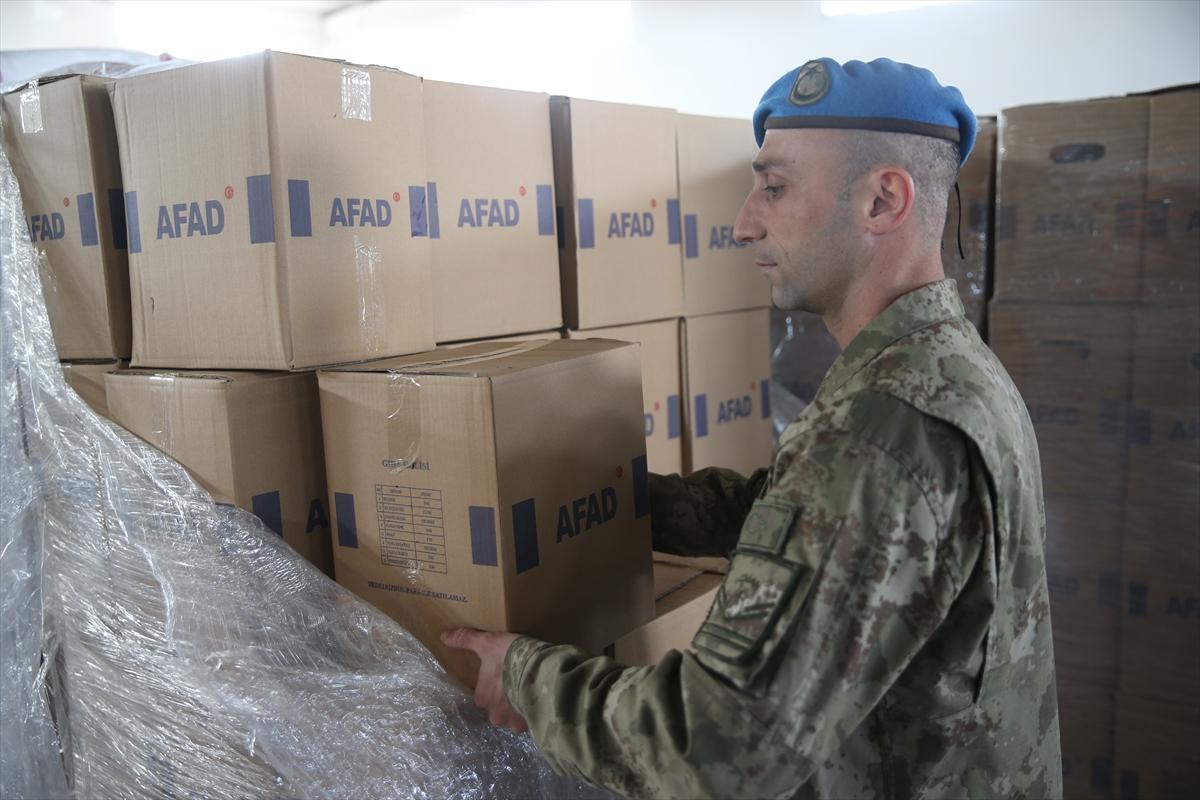 Mavi bereliler depremzedeleri Ramazan'da da bırakmıyor