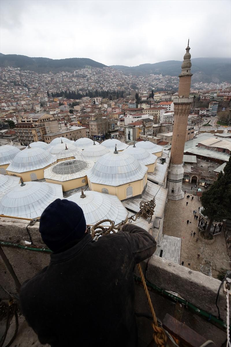 Ulu Camii'nin mahyası asıldı: 'Ramazan biz olmaktır'