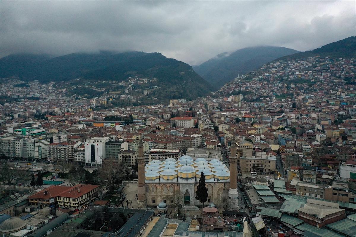 Ulu Camii'nin mahyası asıldı: 'Ramazan biz olmaktır'
