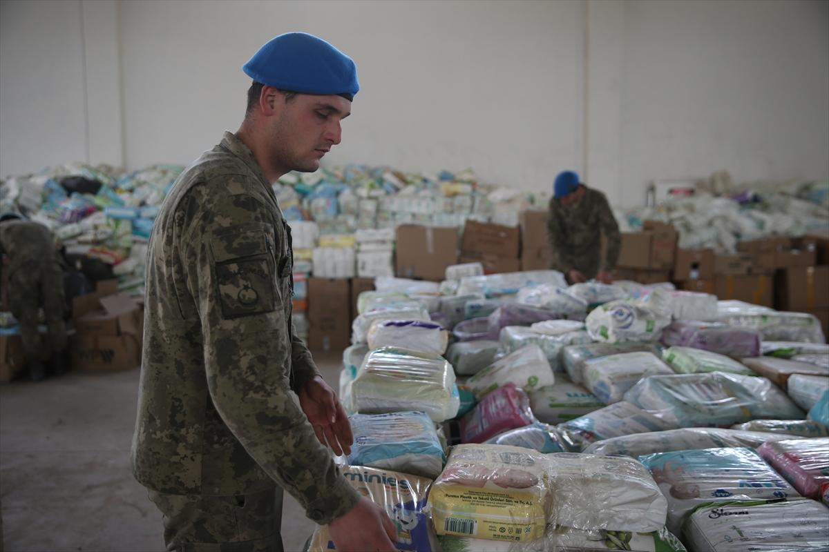Mavi bereliler depremzedeleri Ramazan'da da bırakmıyor