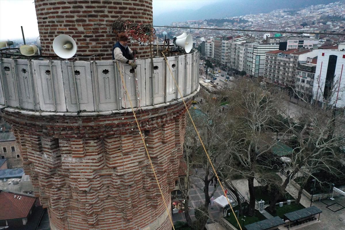 Ulu Camii'nin mahyası asıldı: 'Ramazan biz olmaktır'