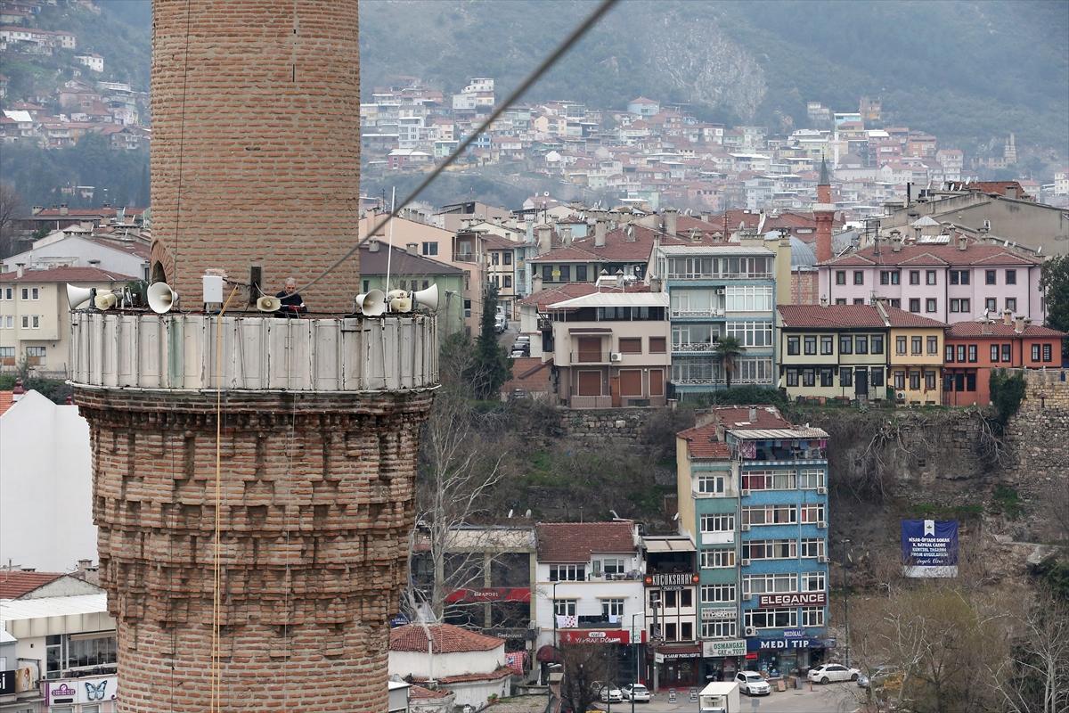 Ulu Camii'nin mahyası asıldı: 'Ramazan biz olmaktır'