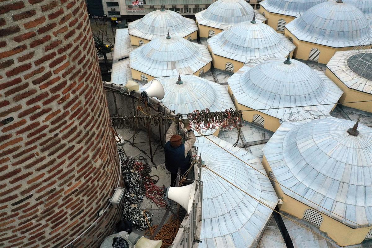 Ulu Camii'nin mahyası asıldı: 'Ramazan biz olmaktır'