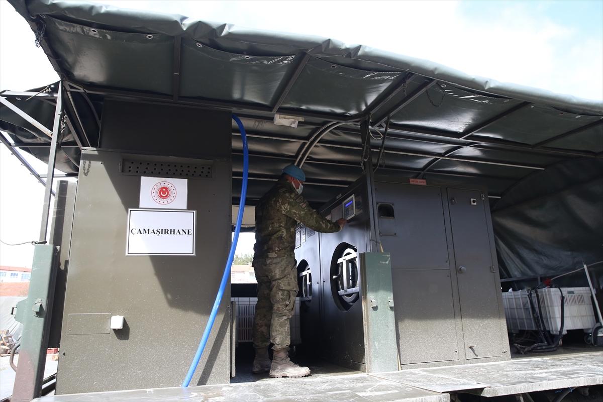 Mavi bereliler depremzedeleri Ramazan'da da bırakmıyor