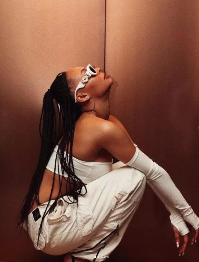 Sihirli Annem’in Toprak’ı Jennifer Boyner iddialı pozlarıyla mest etti!