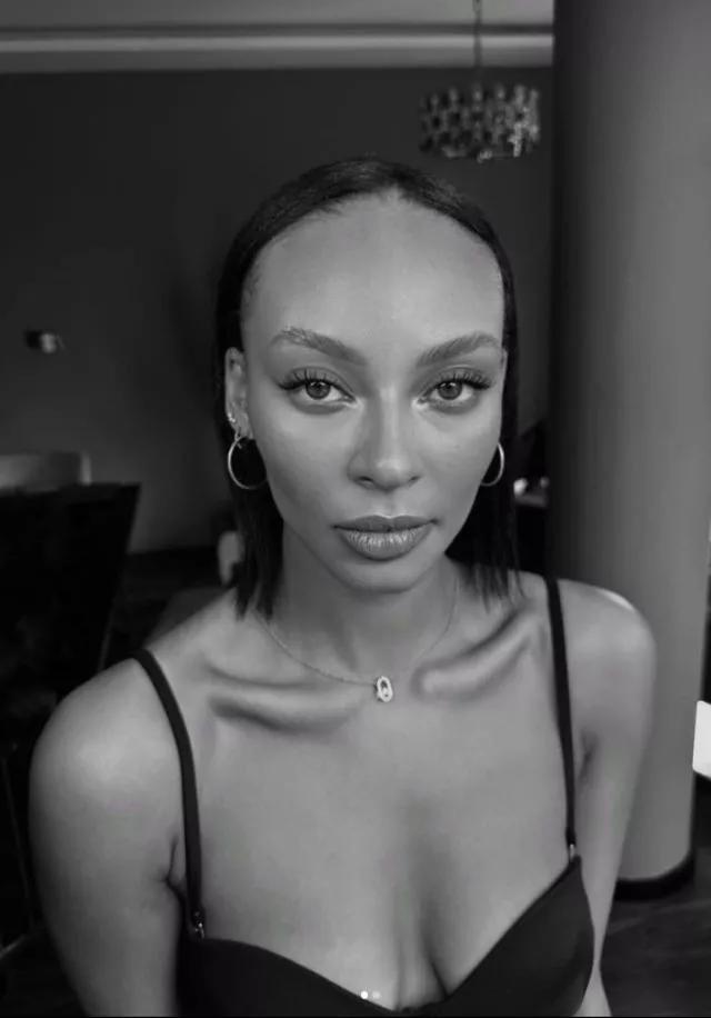 Sihirli Annem’in Toprak’ı Jennifer Boyner iddialı pozlarıyla mest etti!