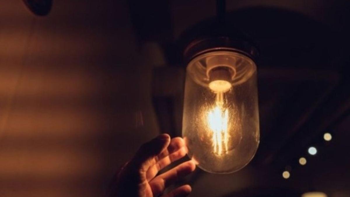 İzmir’in o ilçelerine saatlerce elektrik verilmeyecek: 24 Mart Cuma İzmir elektrik kesinti listesi!