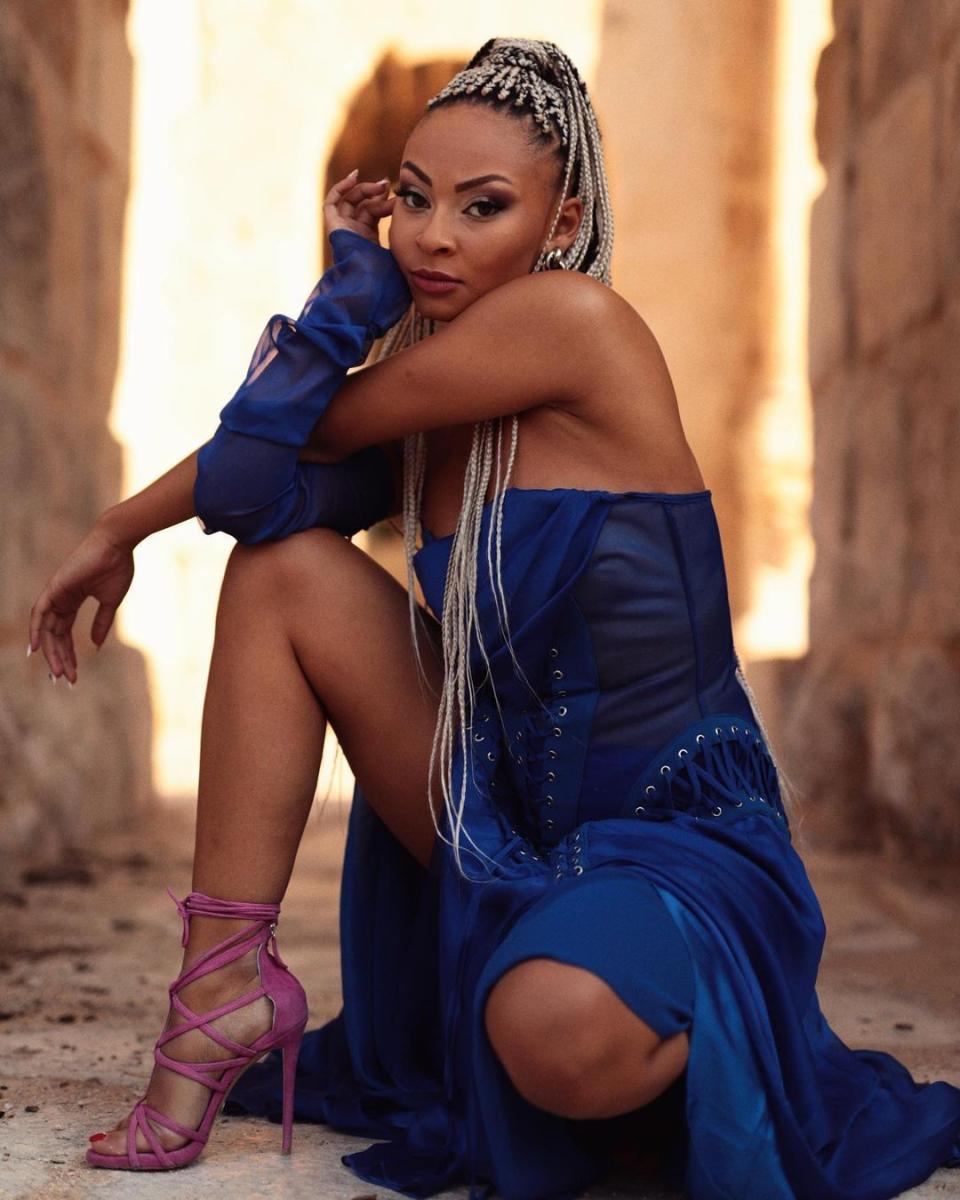 Sihirli Annem’in Toprak’ı Jennifer Boyner iddialı pozlarıyla mest etti!