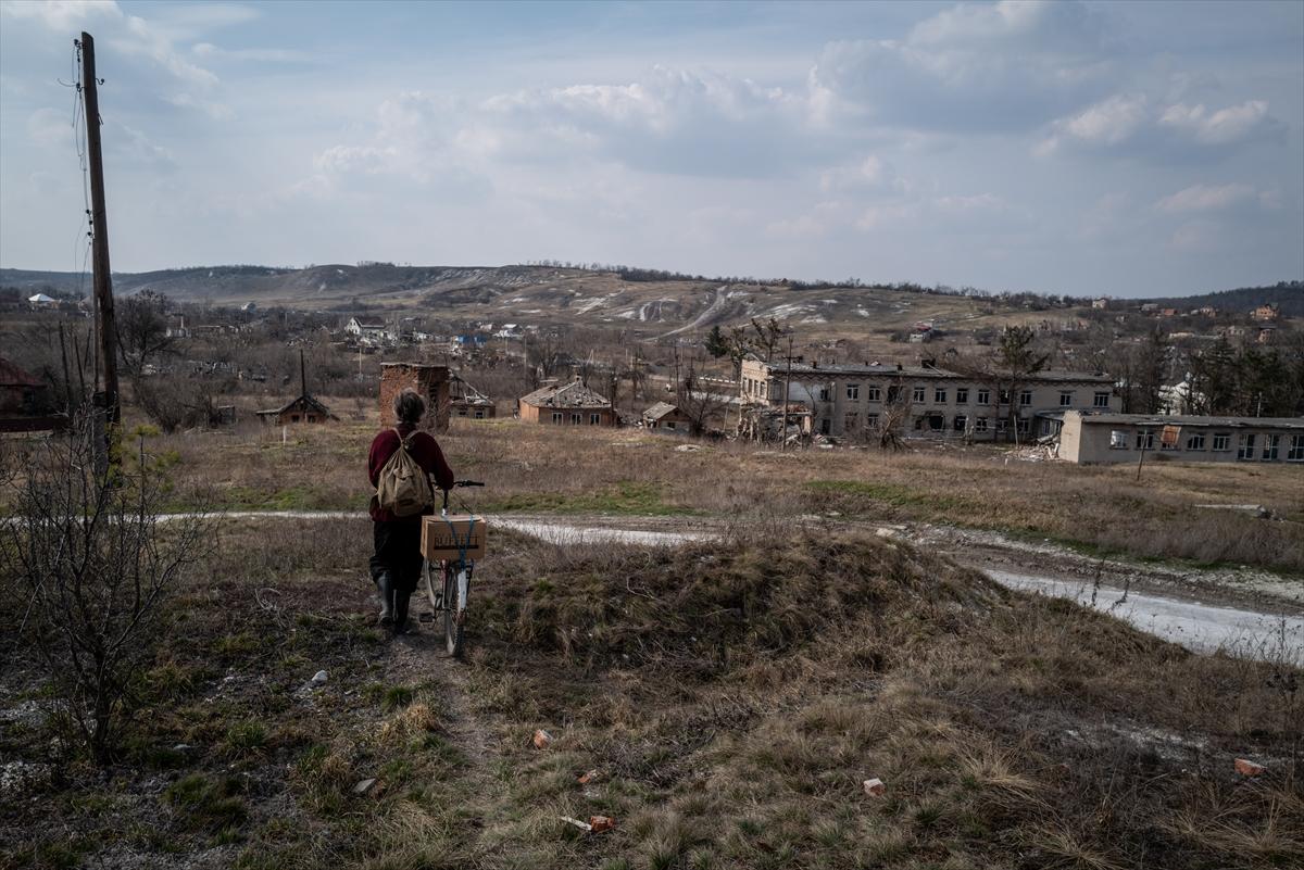 Ukrayana'da savaşın gölgesinde yaşam devam ediyor