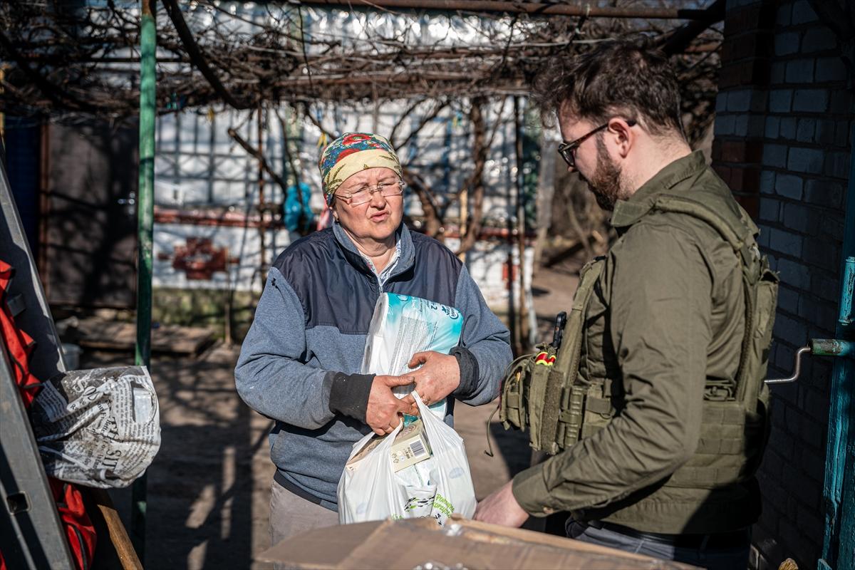 Ukrayana'da savaşın gölgesinde yaşam devam ediyor