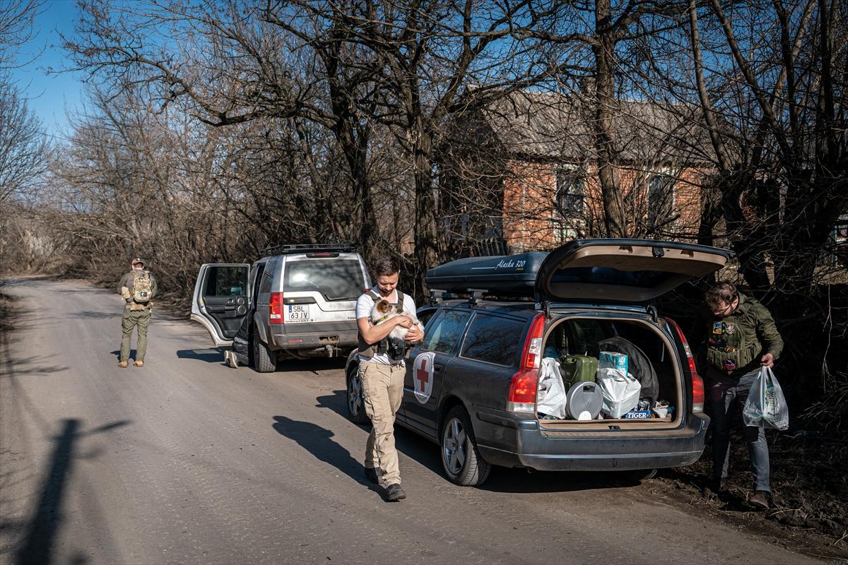 Ukrayana'da savaşın gölgesinde yaşam devam ediyor
