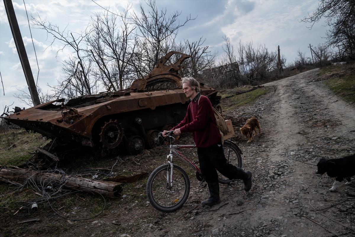 Ukrayana'da savaşın gölgesinde yaşam devam ediyor