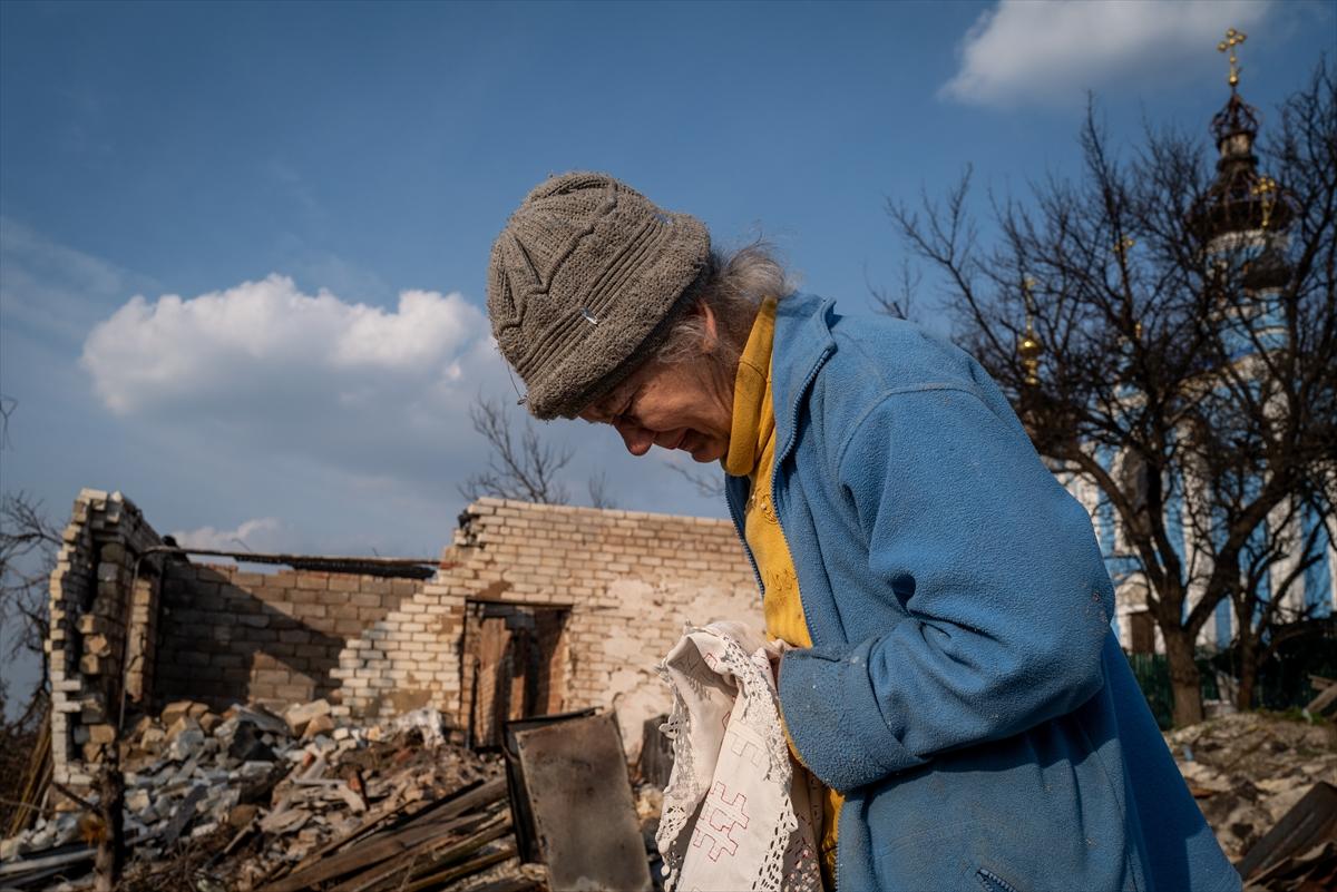 Ukrayana'da savaşın gölgesinde yaşam devam ediyor