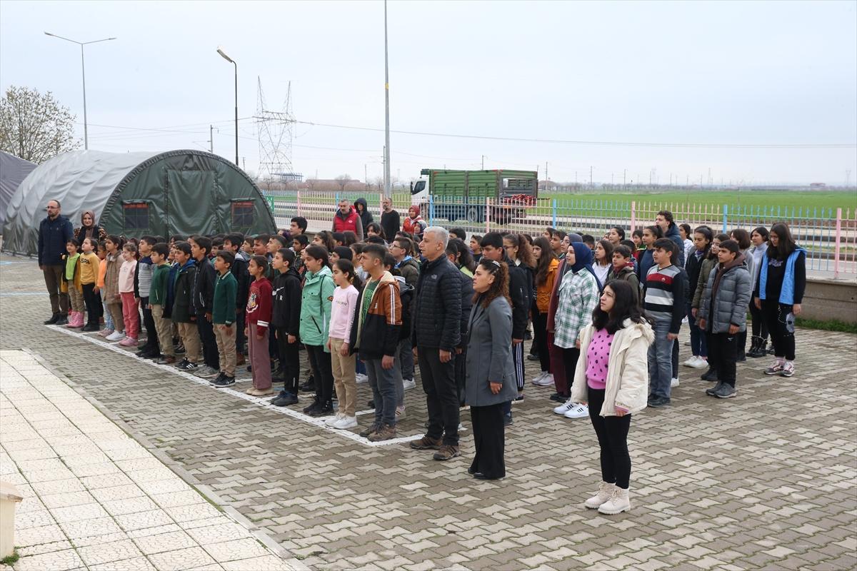 Depremin vurduğu 4 ilde eğitime başlandı: Sevinçler karelere yansıdı