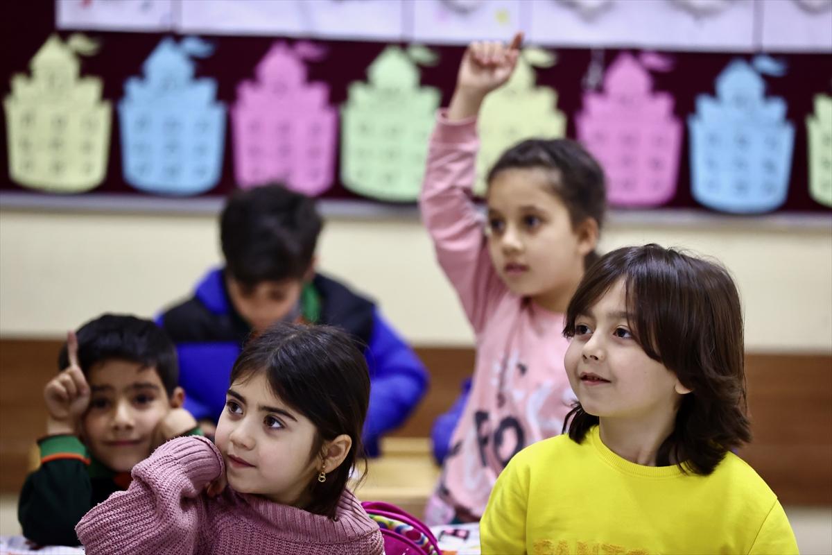 Depremin vurduğu 4 ilde eğitime başlandı: Sevinçler karelere yansıdı