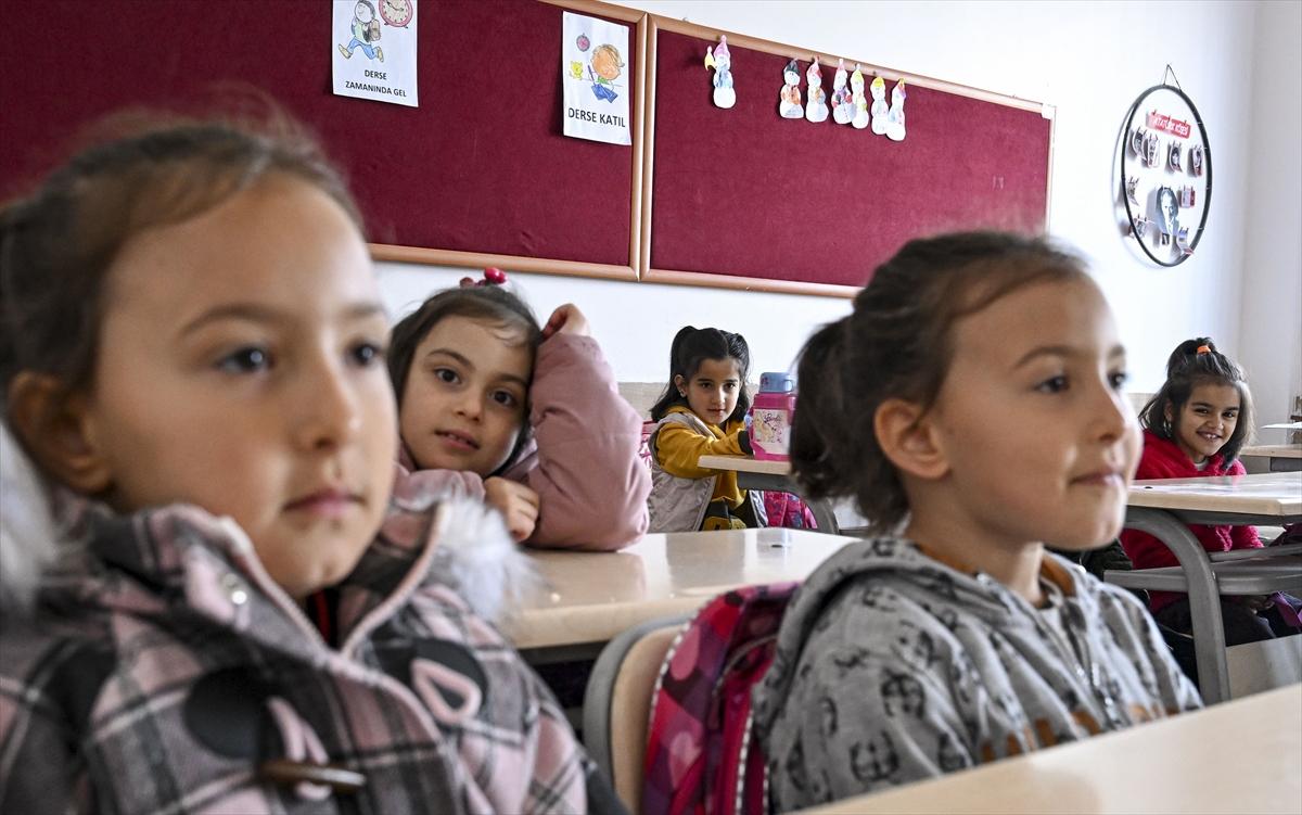 Depremin vurduğu 4 ilde eğitime başlandı: Sevinçler karelere yansıdı