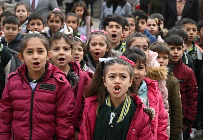 Depremin vurduğu 4 ilde eğitime başlandı: Sevinçler karelere yansıdı