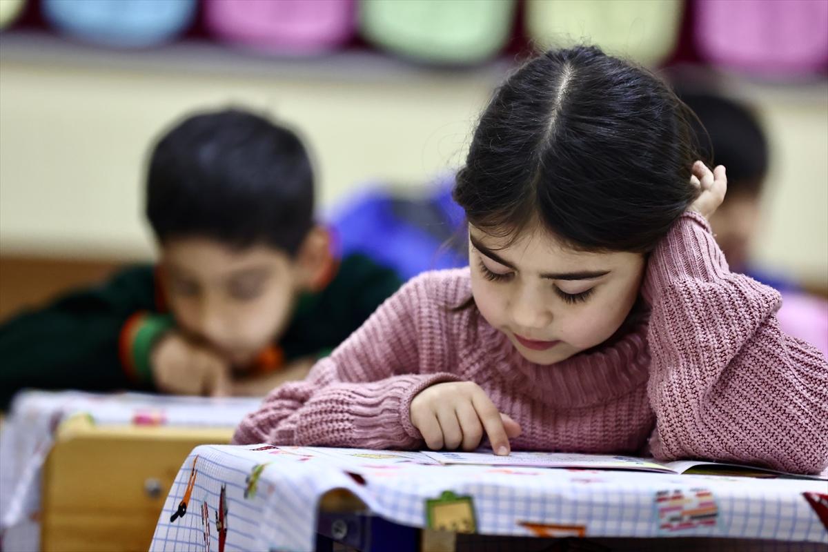 Depremin vurduğu 4 ilde eğitime başlandı: Sevinçler karelere yansıdı