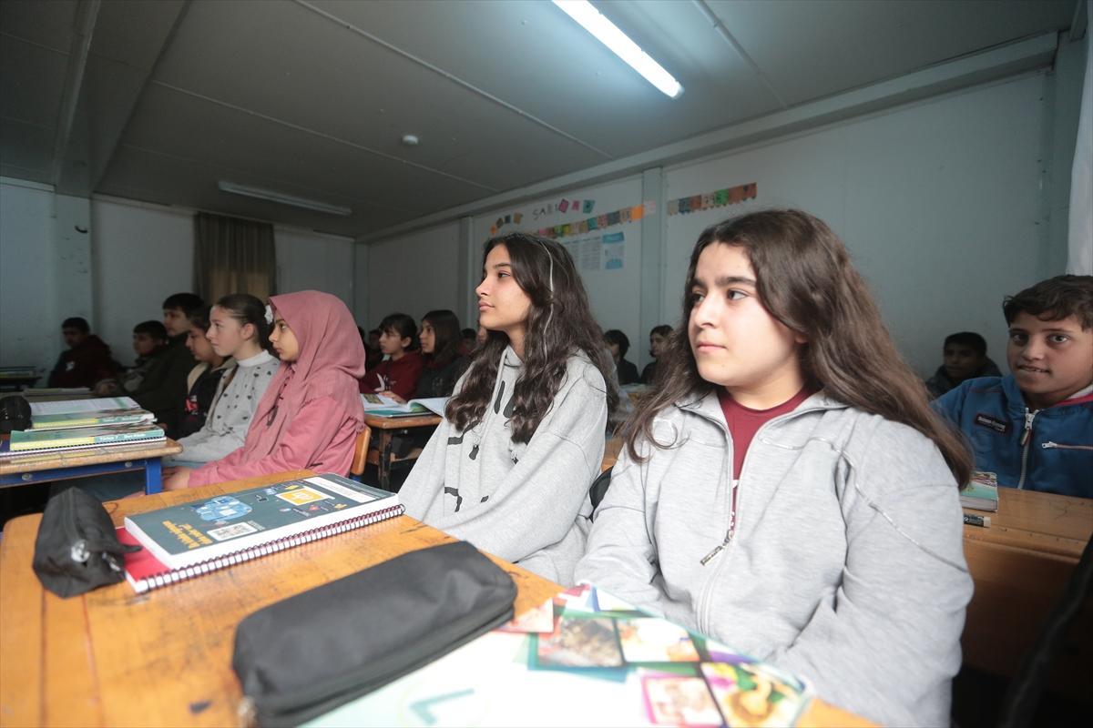 Depremin vurduğu 4 ilde eğitime başlandı: Sevinçler karelere yansıdı
