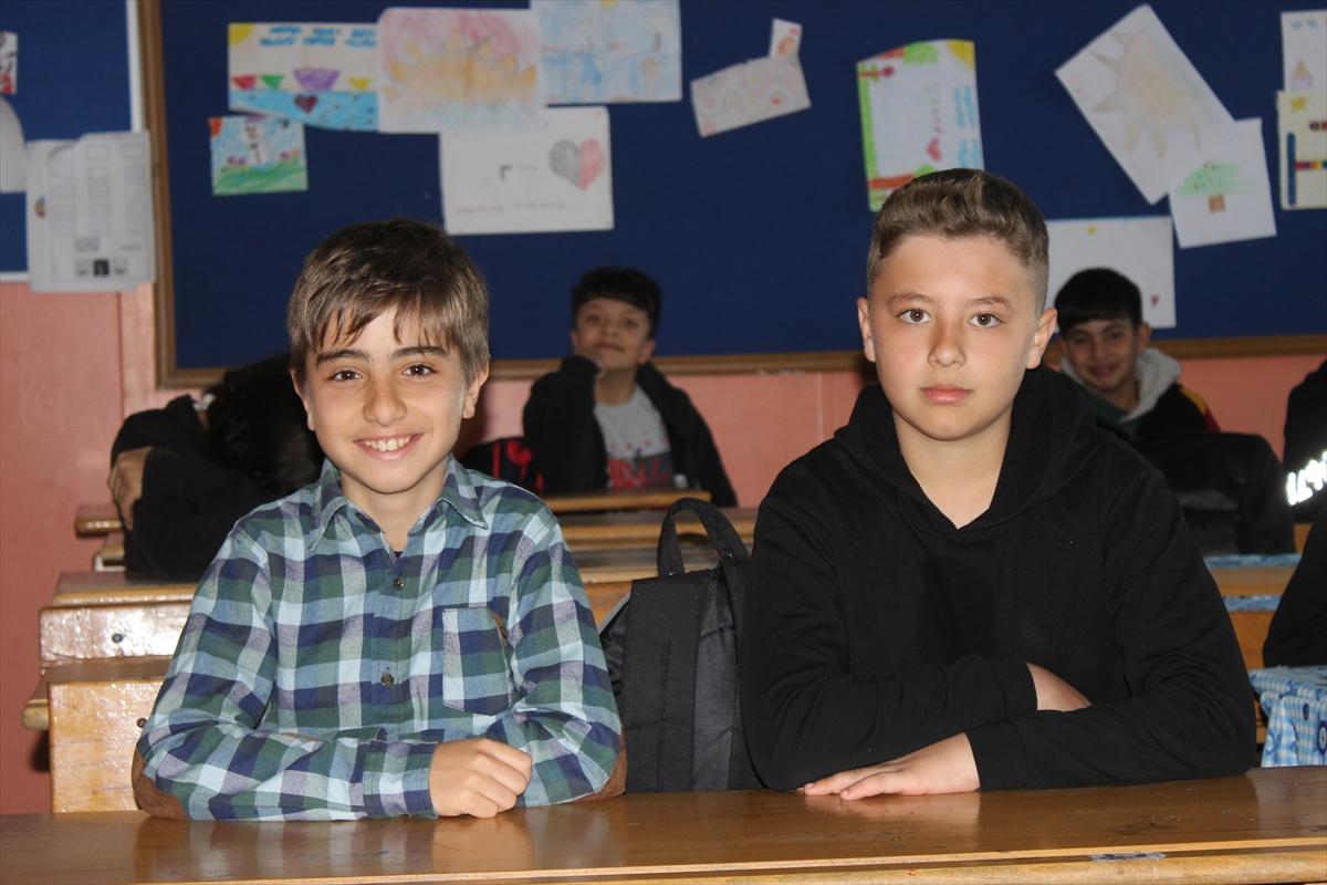 Depremin vurduğu 4 ilde eğitime başlandı: Sevinçler karelere yansıdı