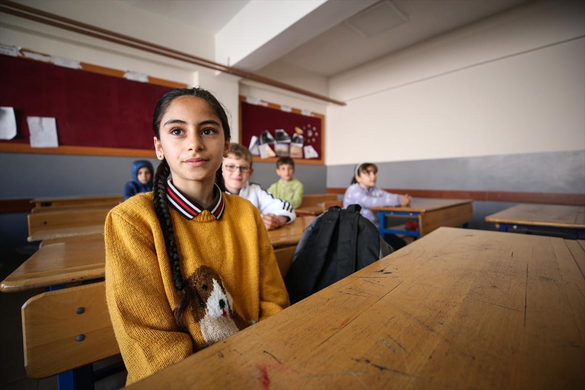 Depremin vurduğu 4 ilde eğitime başlandı: Sevinçler karelere yansıdı