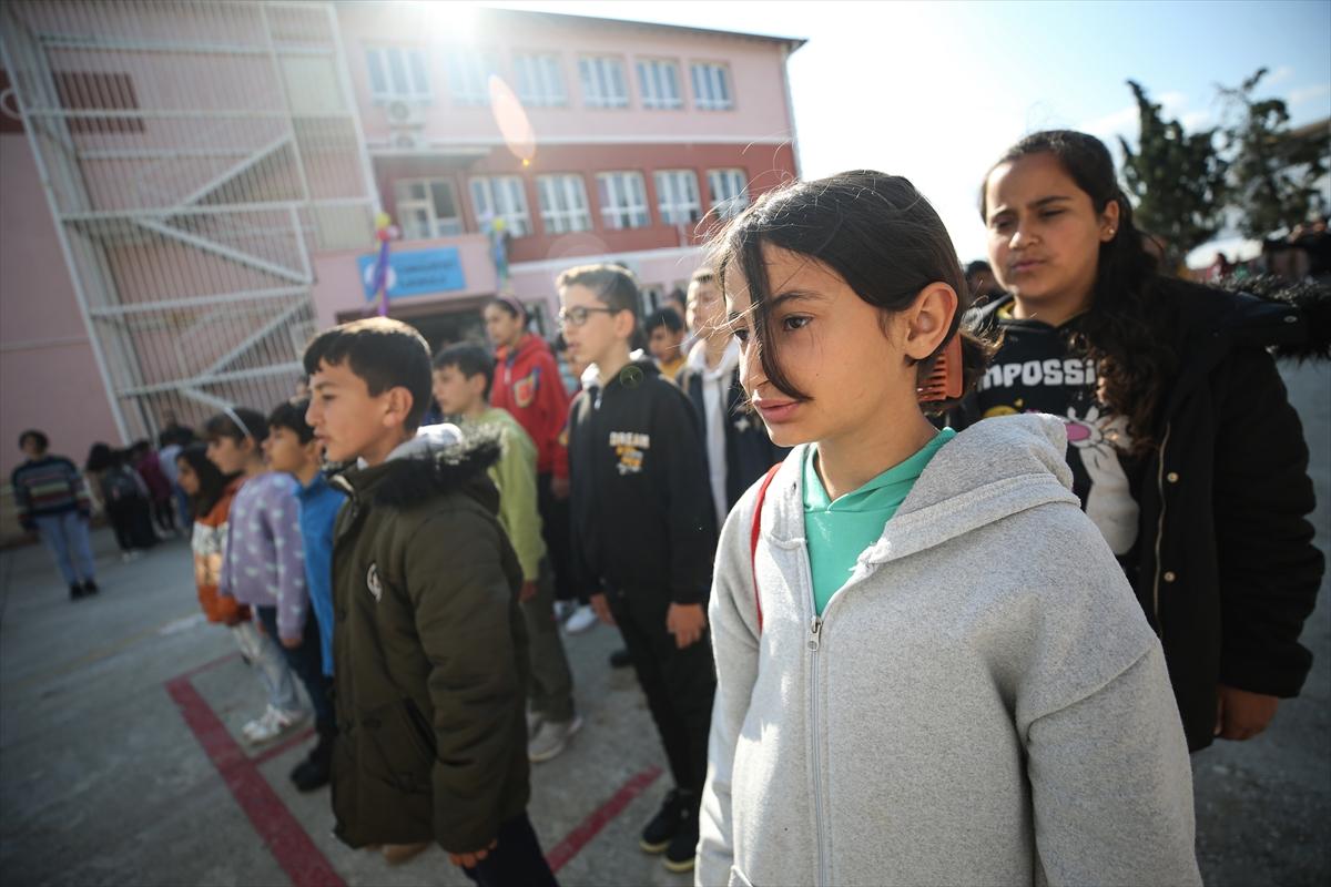 Depremin vurduğu 4 ilde eğitime başlandı: Sevinçler karelere yansıdı