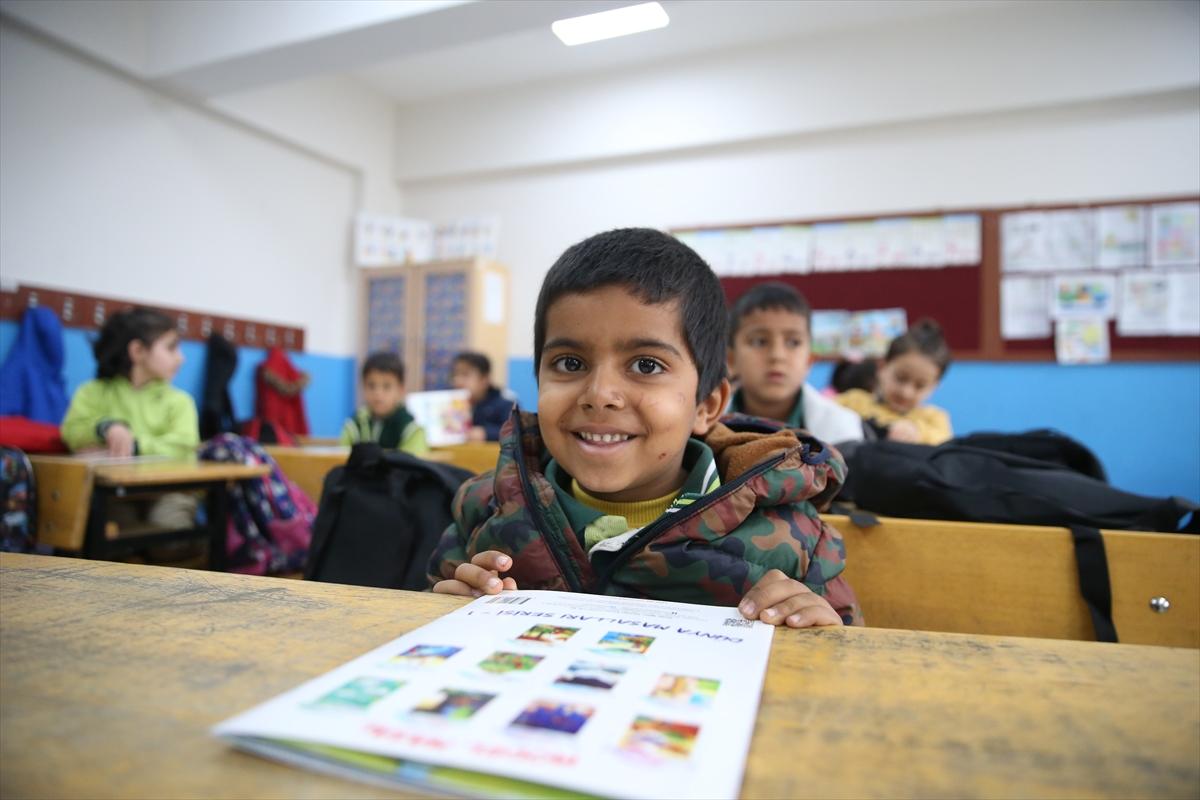 Depremin vurduğu 4 ilde eğitime başlandı: Sevinçler karelere yansıdı