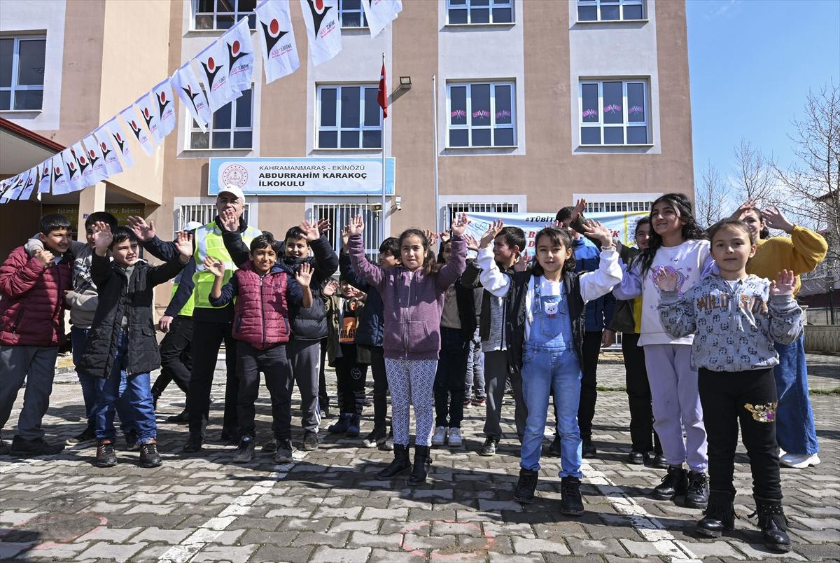 Depremin vurduğu 4 ilde eğitime başlandı: Sevinçler karelere yansıdı