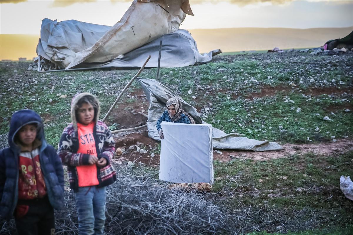 İdlib'te 2 gündür etkili olan fırtına 32 bin sivili vurdu