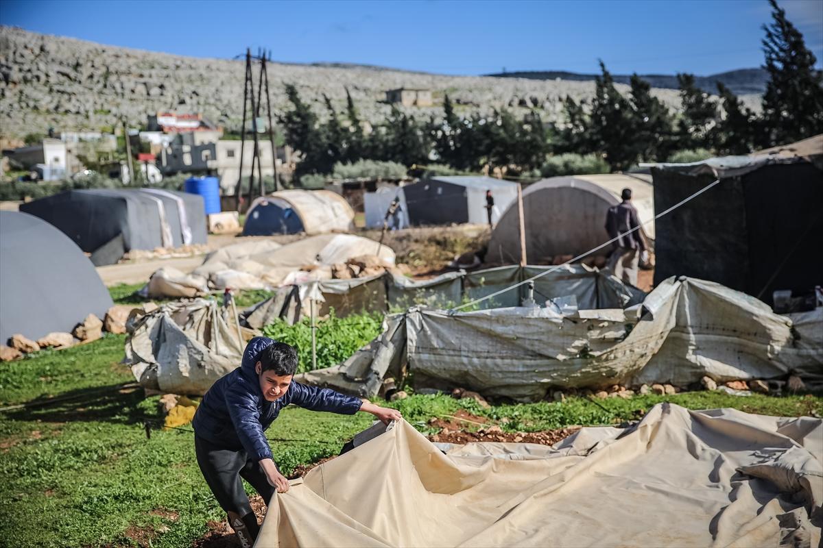 İdlib'te 2 gündür etkili olan fırtına 32 bin sivili vurdu