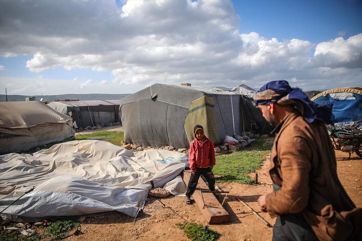 İdlib'te 2 gündür etkili olan fırtına 32 bin sivili vurdu