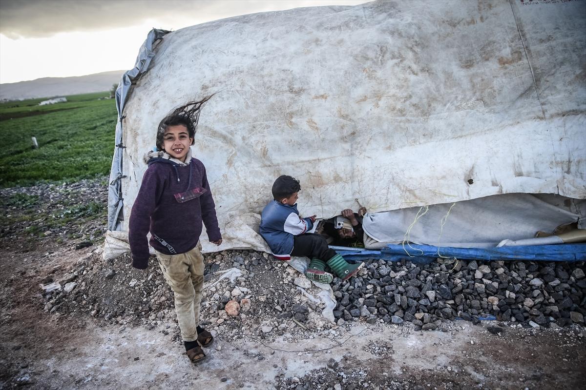 İdlib'te 2 gündür etkili olan fırtına 32 bin sivili vurdu