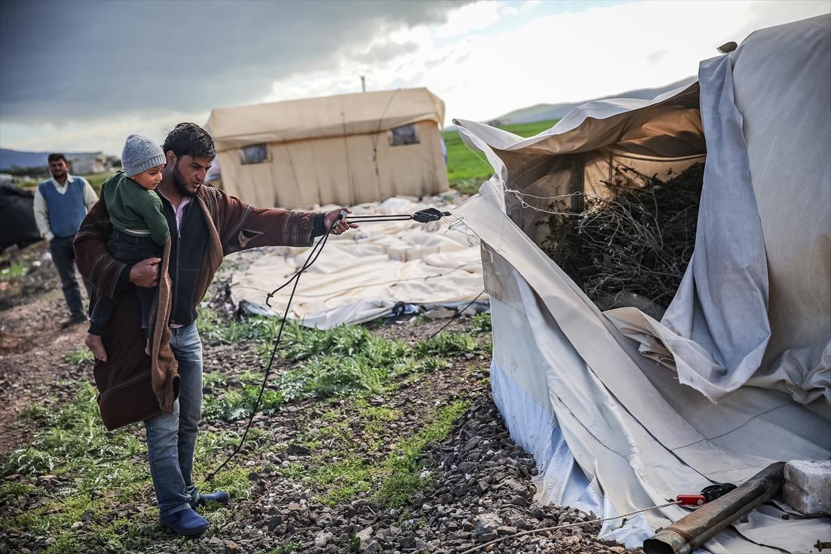 İdlib'te 2 gündür etkili olan fırtına 32 bin sivili vurdu