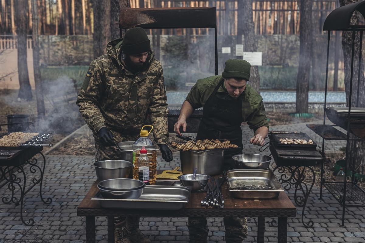 Savaşın gölgesinde Ukrayna ordusu için rehabilitasyon merkezi kuruldu