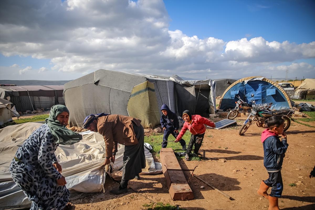 İdlib'te 2 gündür etkili olan fırtına 32 bin sivili vurdu