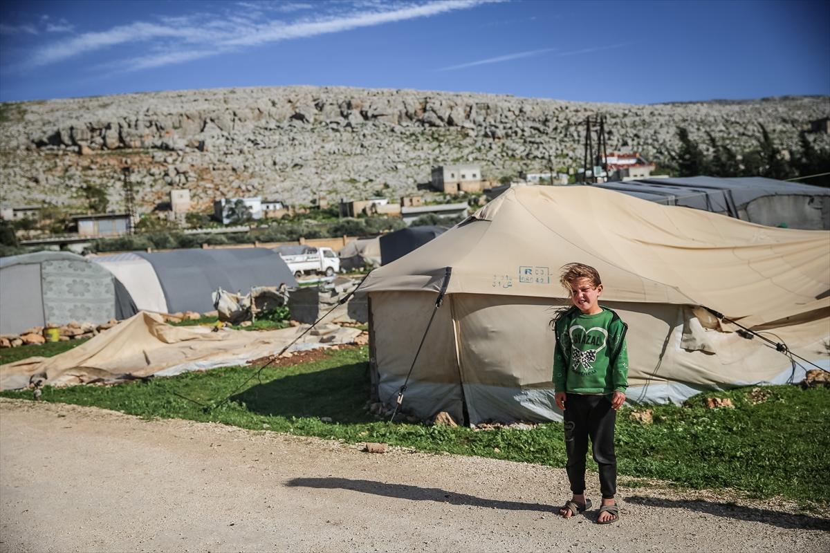 İdlib'te 2 gündür etkili olan fırtına 32 bin sivili vurdu